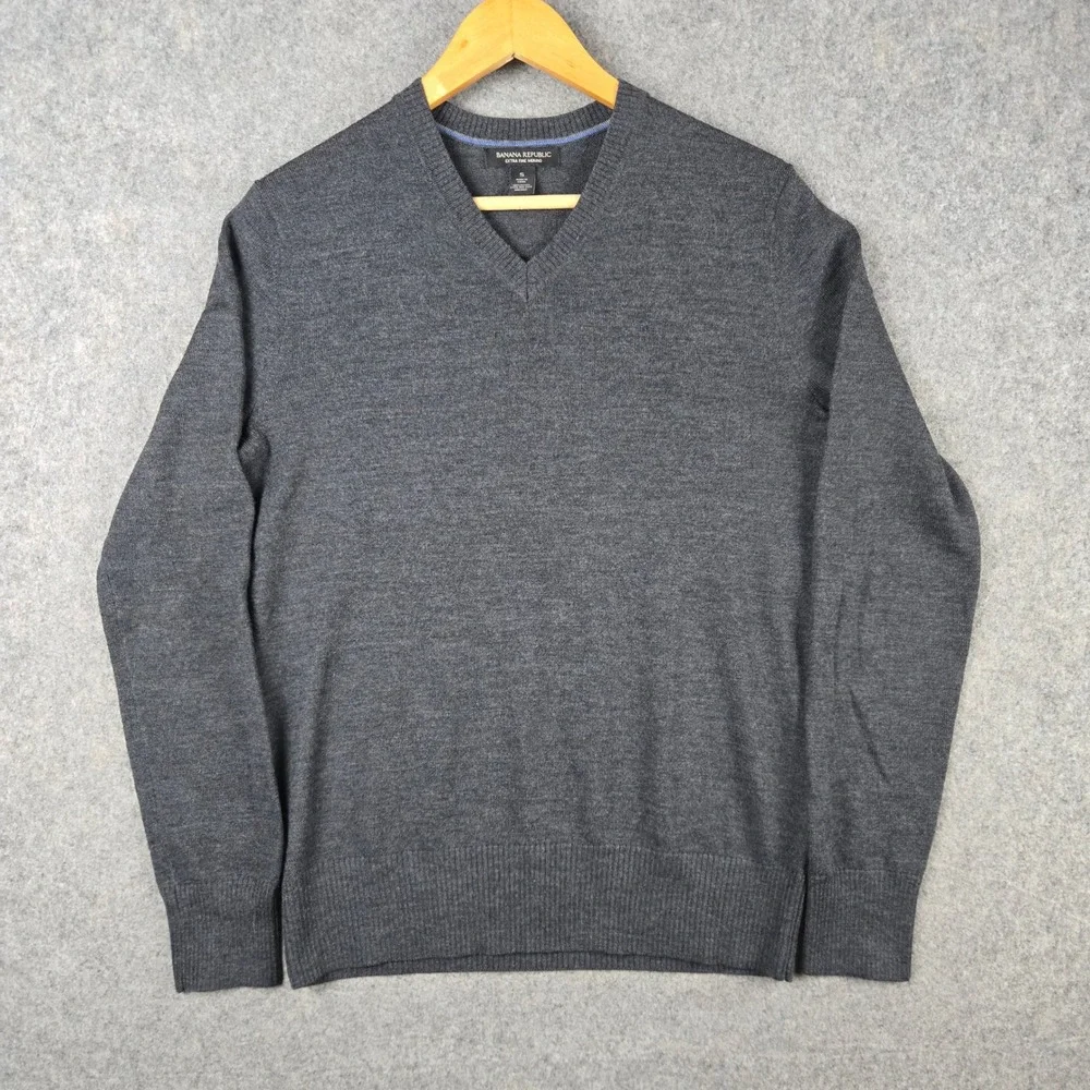 Banana Republic V-Neck Sweater Mens Small Gray Extra Fine Merino Wool Pullover